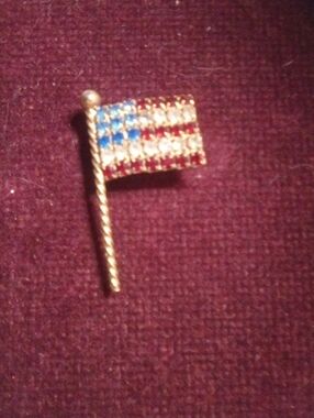 Flag pin with gems